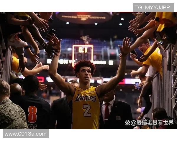 湖人新援巴顿正式亮相，球队阵容再添利器